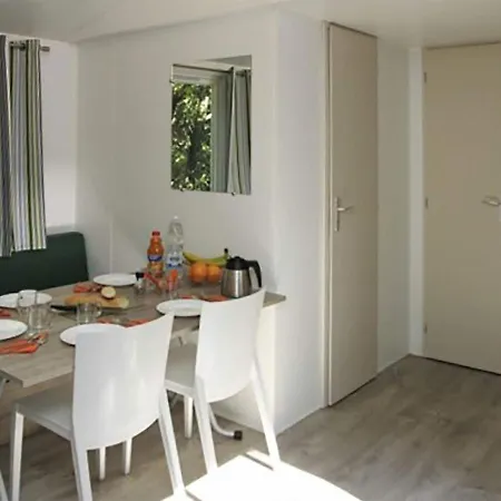 Dom wakacyjny Amazing Mobile Home In Sorso With Garden